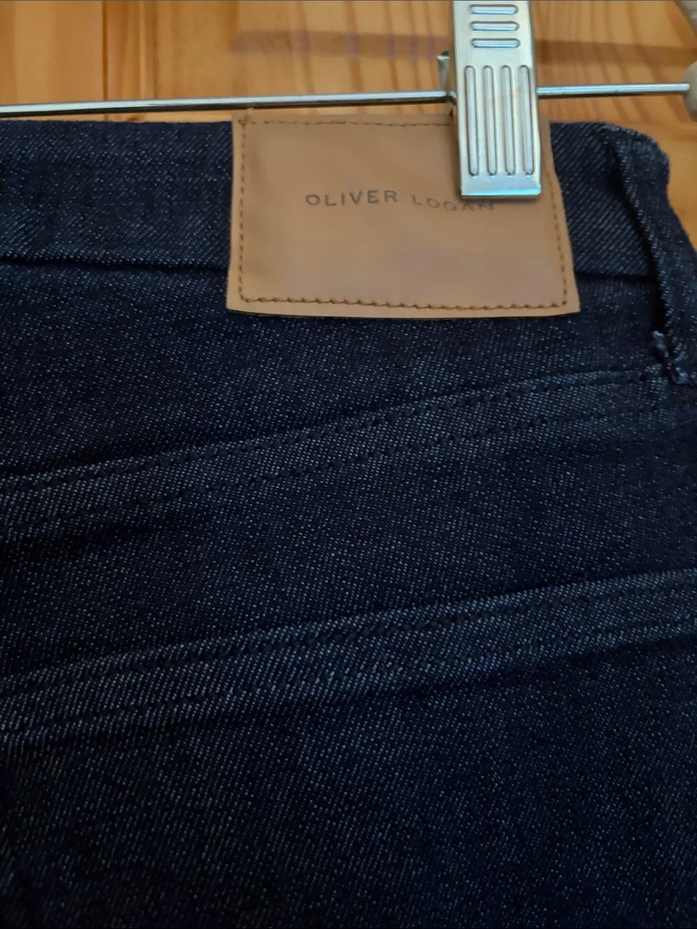 Mid-Rise dark denim Flared Jeans — Women’s Classic Flare.  Size 27 - Picture 6 of 12
